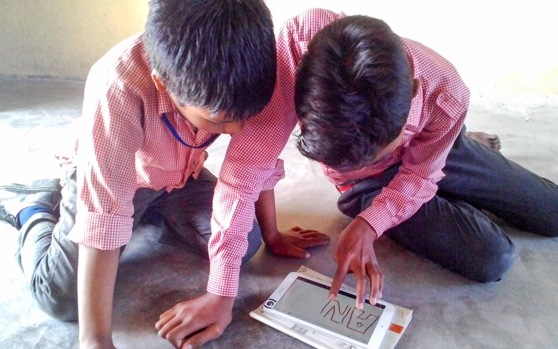 nepal-boys-tablet